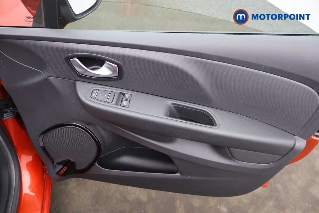 Renault Clio Iconic Manual Petrol Hatchback - Stock Number (1637923) - 14th supplementary image