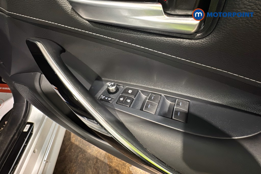 Toyota Corolla Excel Automatic Petrol-Electric Hybrid Estate - Stock Number (1638073) - 20th supplementary image