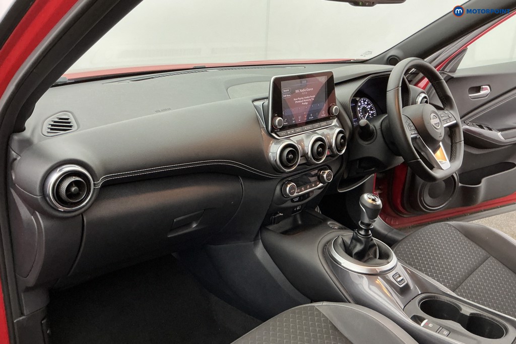 Nissan Juke N-Connecta Manual Petrol SUV - Stock Number (1638407) - 9th supplementary image