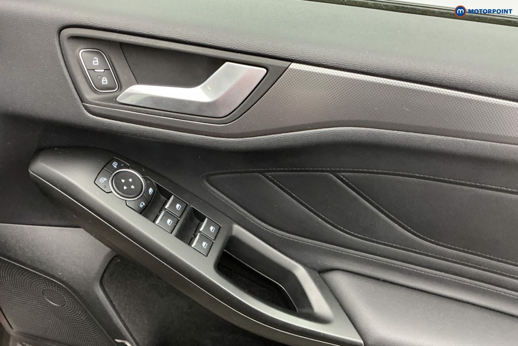 Ford Focus Titanium X Manual Petrol Hatchback - Stock Number (1638418) - 32nd supplementary image