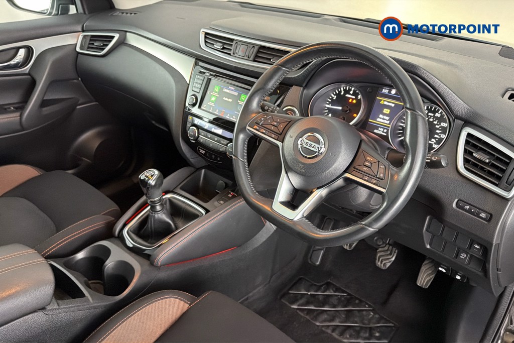 Nissan Qashqai N-Motion Manual Petrol SUV - Stock Number (1638644) - 1st supplementary image