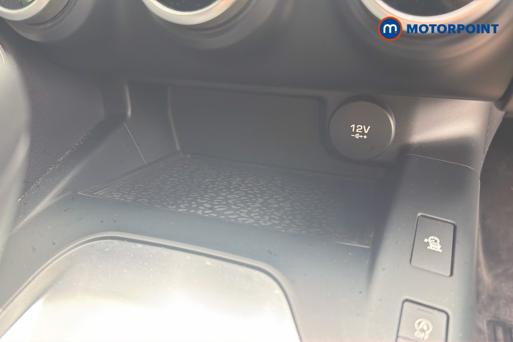 Jaguar E-Pace Chequered Flag Edition Automatic Diesel SUV - Stock Number (1626640) - 17th supplementary image