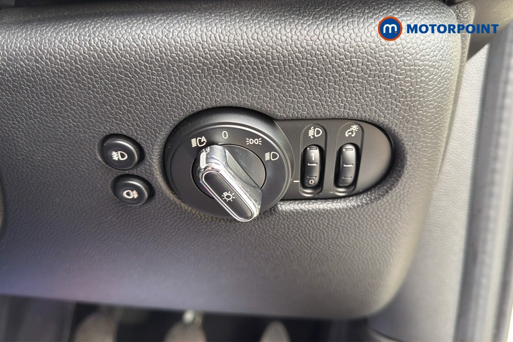 Mini Hatchback Cooper Classic Manual Petrol Hatchback - Stock Number (1629506) - 18th supplementary image