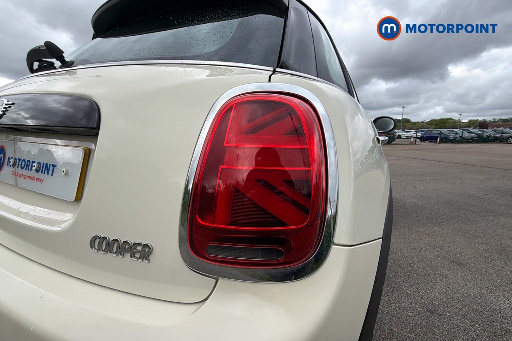 Mini Hatchback Cooper Classic Manual Petrol Hatchback - Stock Number (1629506) - 38th supplementary image