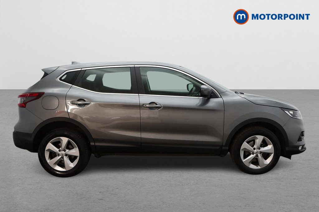 Nissan Qashqai Acenta Premium Manual Diesel SUV - Stock Number (1632513) - Drivers side
