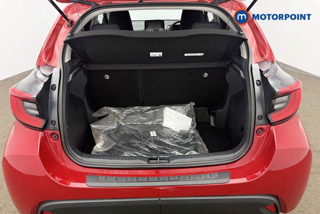 Toyota Yaris Design Automatic Petrol-Electric Hybrid Hatchback - Stock Number (1632544) - 5th supplementary image
