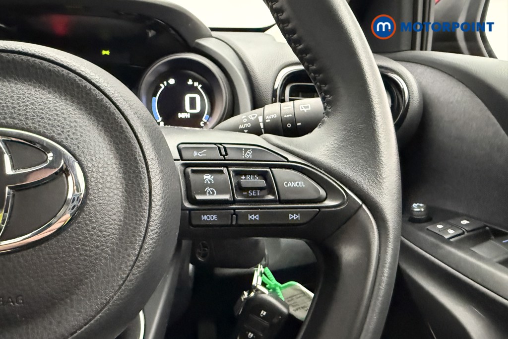 Toyota Yaris Design Automatic Petrol-Electric Hybrid Hatchback - Stock Number (1632544) - 8th supplementary image
