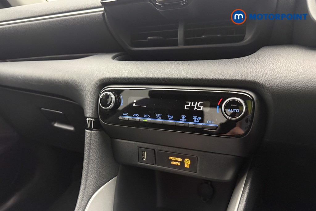 Toyota Yaris Design Automatic Petrol-Electric Hybrid Hatchback - Stock Number (1632544) - 12th supplementary image