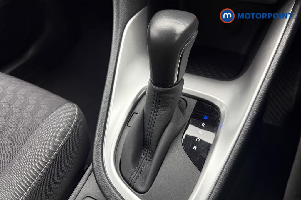 Toyota Yaris Design Automatic Petrol-Electric Hybrid Hatchback - Stock Number (1632544) - 14th supplementary image