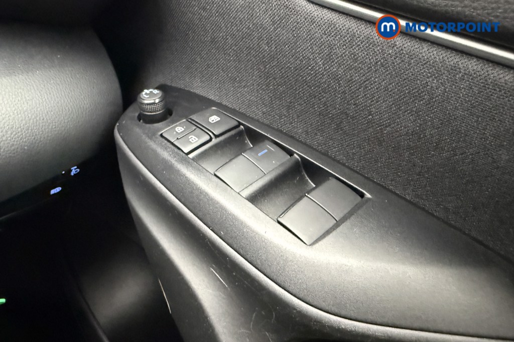 Toyota Yaris Design Automatic Petrol-Electric Hybrid Hatchback - Stock Number (1632544) - 16th supplementary image
