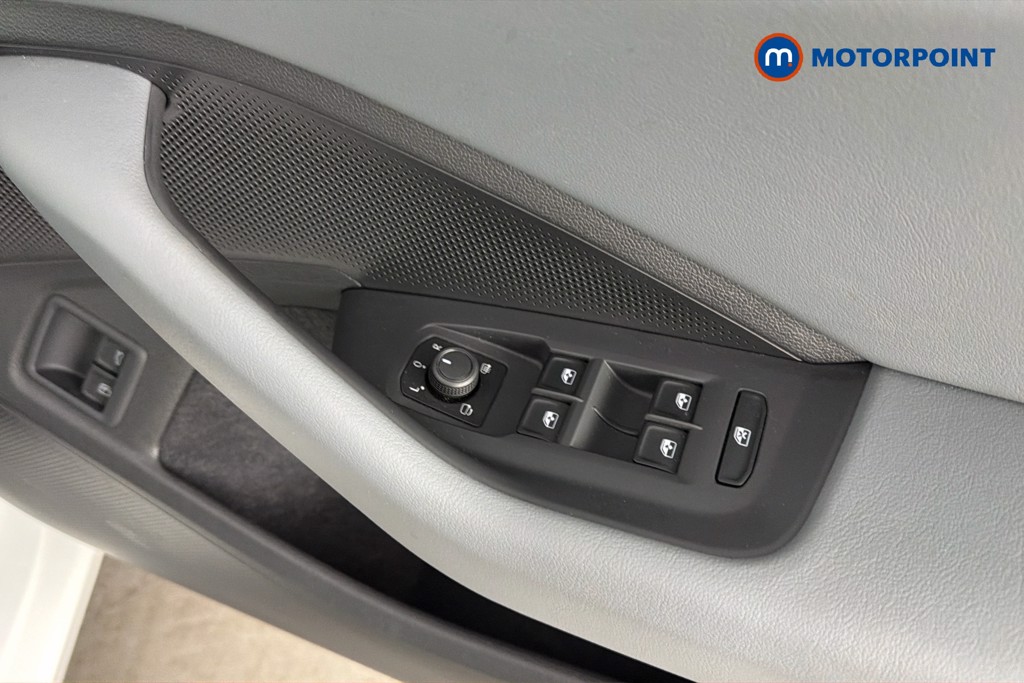 Volkswagen Passat Life Automatic Petrol Plug-In Hybrid Estate - Stock Number (1632936) - 20th supplementary image