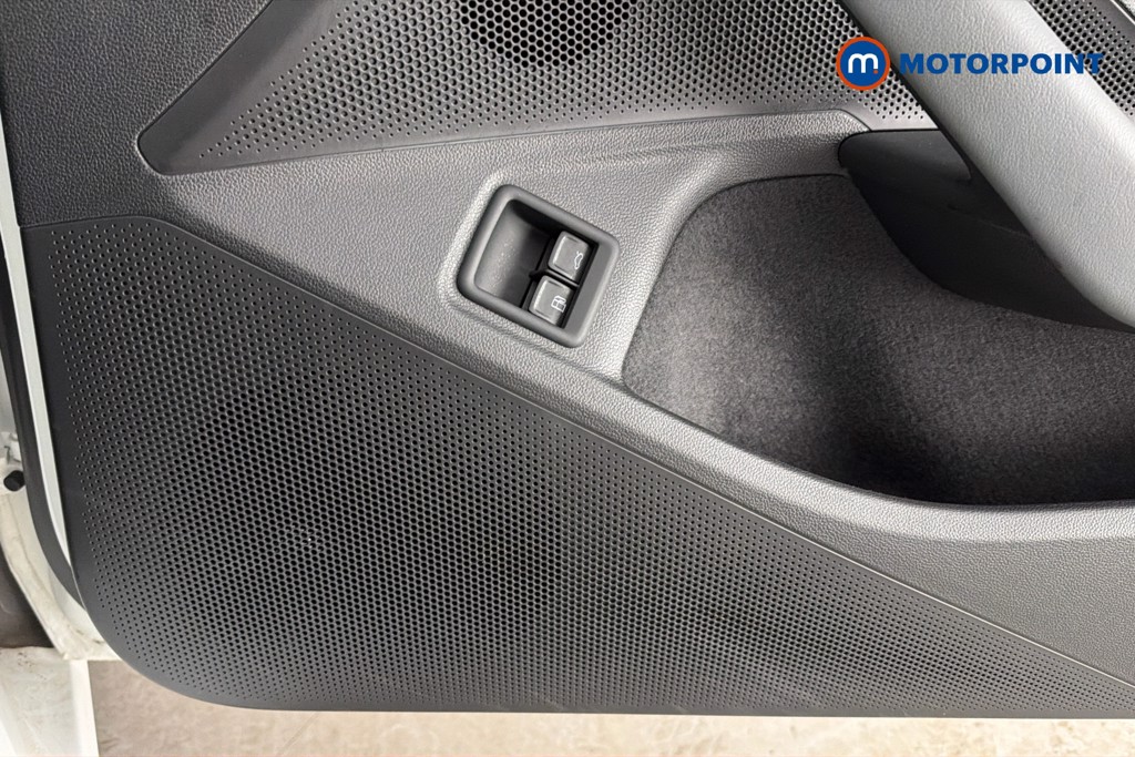 Volkswagen Passat Life Automatic Petrol Plug-In Hybrid Estate - Stock Number (1632936) - 21st supplementary image