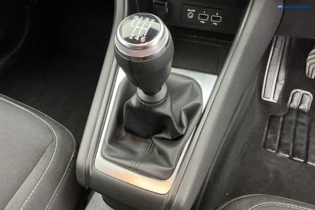 Renault Captur Iconic Manual Petrol SUV - Stock Number (1633231) - 14th supplementary image
