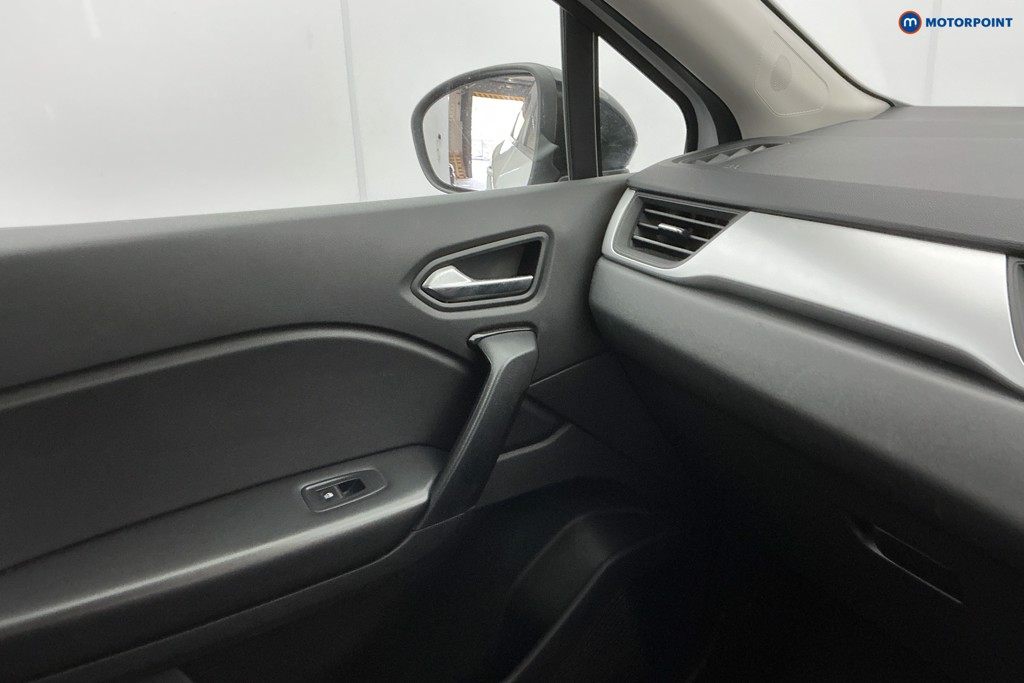 Renault Captur Iconic Manual Petrol SUV - Stock Number (1633231) - 18th supplementary image