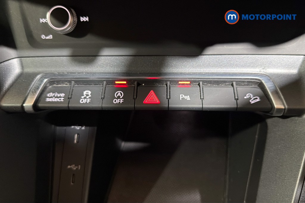 Audi Q3 Black Edition Manual Petrol SUV - Stock Number (1633299) - 14th supplementary image