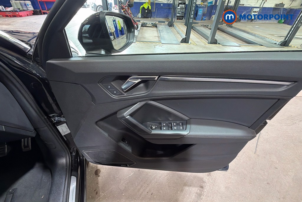 Audi Q3 Black Edition Manual Petrol SUV - Stock Number (1633299) - 19th supplementary image