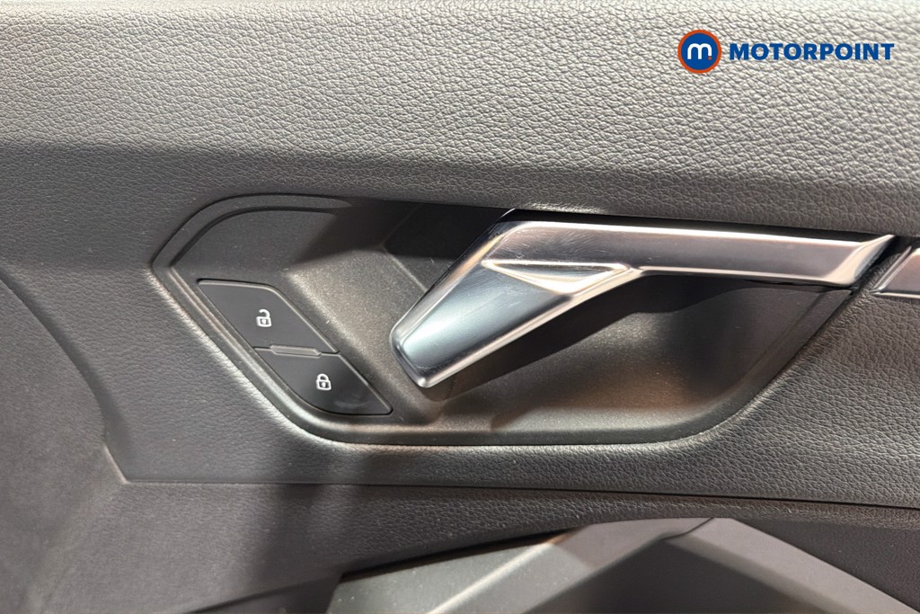 Audi Q3 Black Edition Manual Petrol SUV - Stock Number (1633299) - 42nd supplementary image
