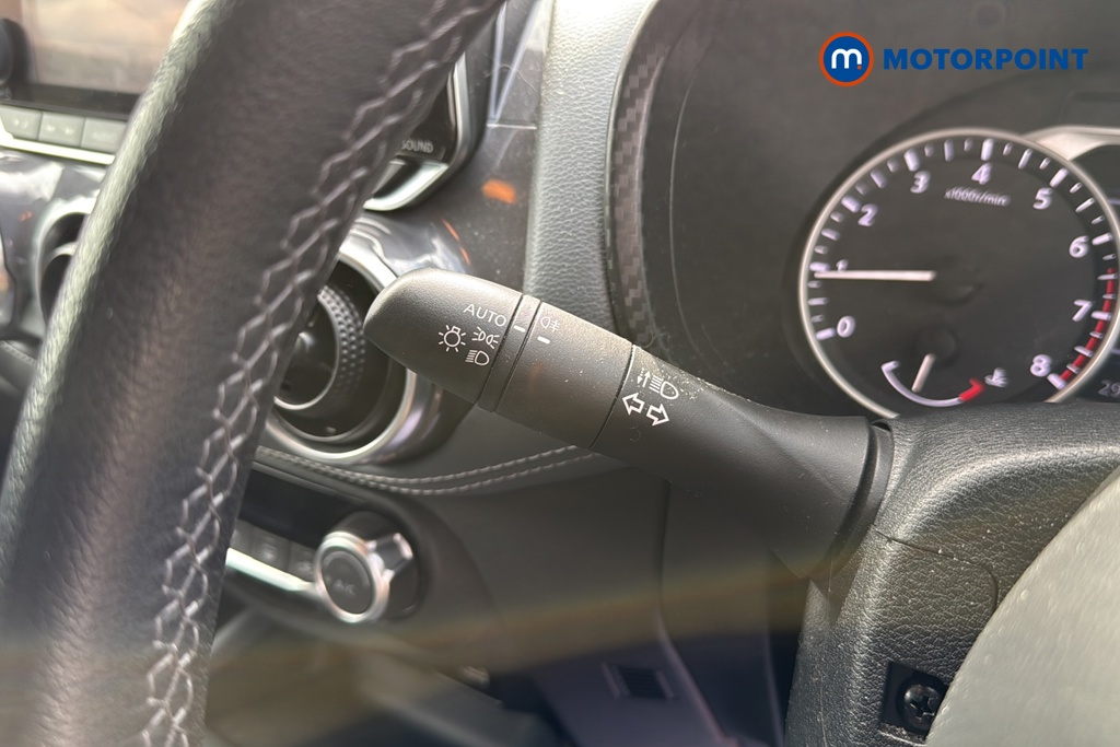 Nissan Juke N-Connecta Manual Petrol SUV - Stock Number (1635824) - 5th supplementary image