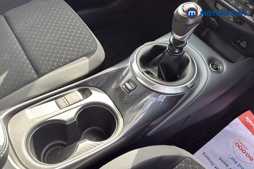 Nissan Juke N-Connecta Manual Petrol SUV - Stock Number (1635824) - 15th supplementary image