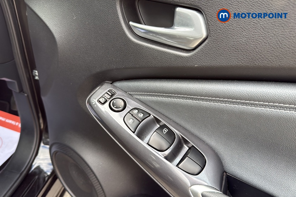 Nissan Juke N-Connecta Manual Petrol SUV - Stock Number (1635824) - 19th supplementary image