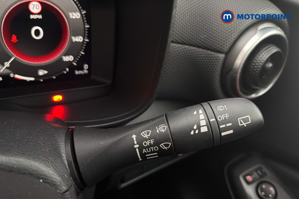 Nissan Juke N-Connecta Manual Petrol SUV - Stock Number (1635845) - 7th supplementary image