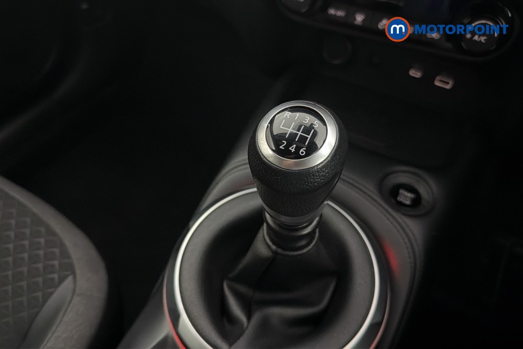 Nissan Juke N-Connecta Manual Petrol SUV - Stock Number (1635845) - 15th supplementary image