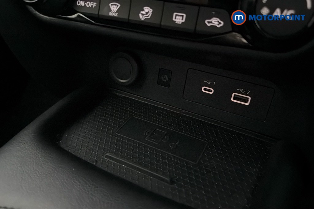 Nissan Juke N-Connecta Manual Petrol SUV - Stock Number (1635845) - 17th supplementary image
