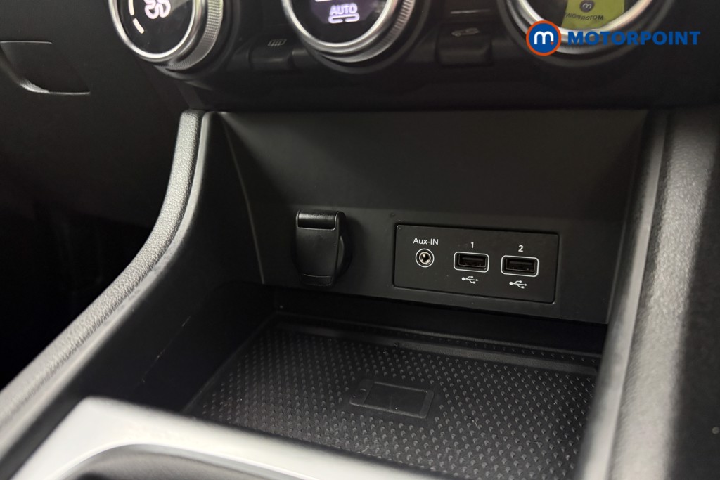 Renault Captur Se Edition Manual Petrol SUV - Stock Number (1638065) - 15th supplementary image