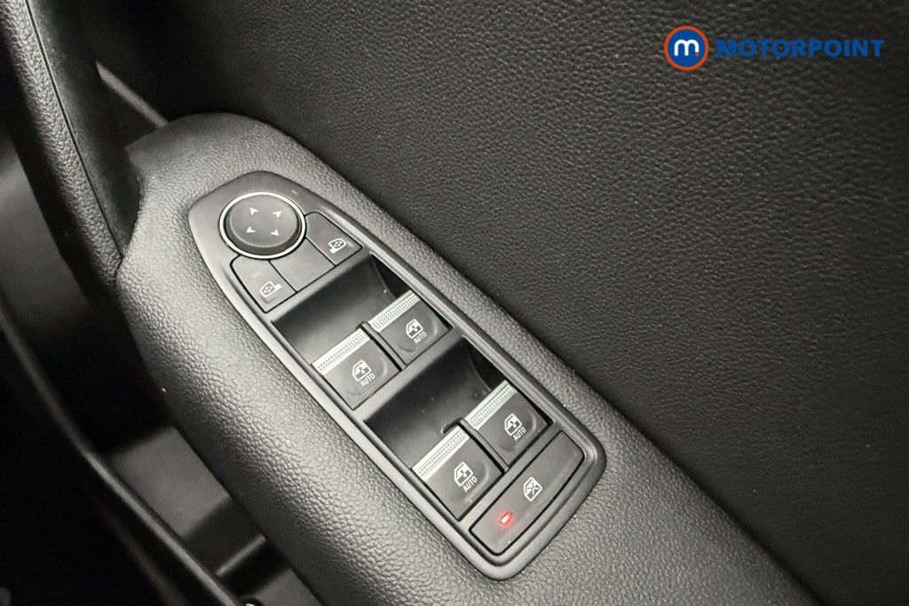 Renault Captur Se Edition Manual Petrol SUV - Stock Number (1638065) - 17th supplementary image