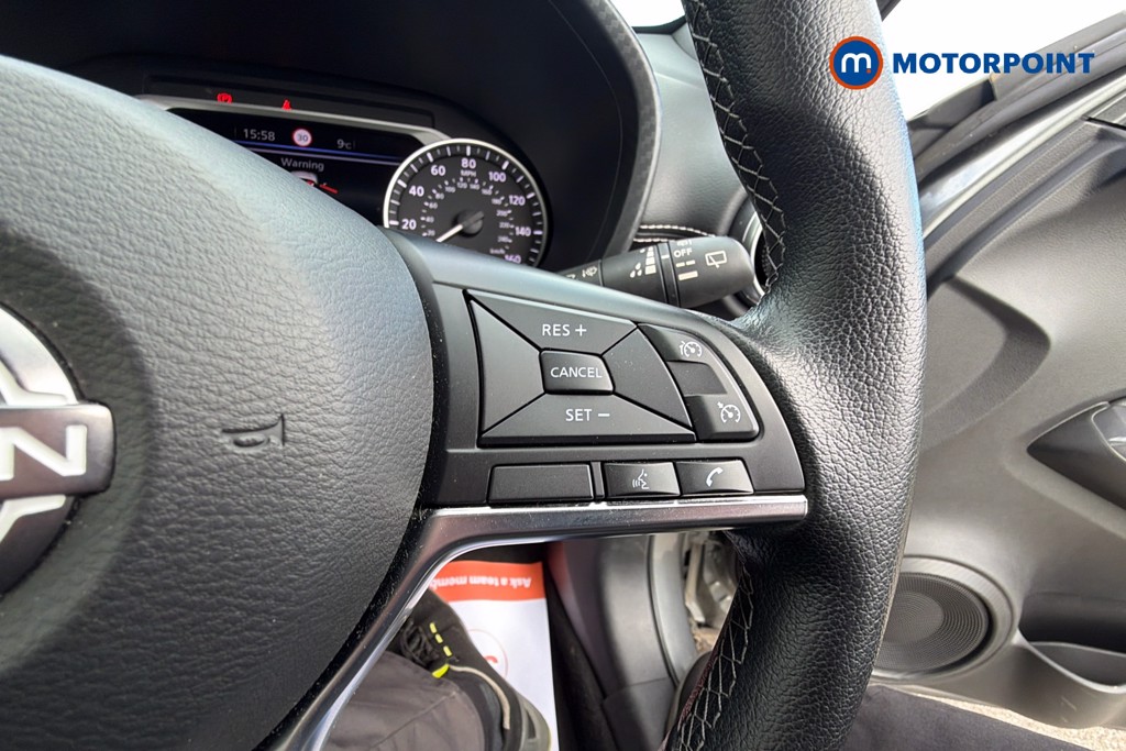Nissan Juke N-Connecta Manual Petrol SUV - Stock Number (1638168) - 4th supplementary image