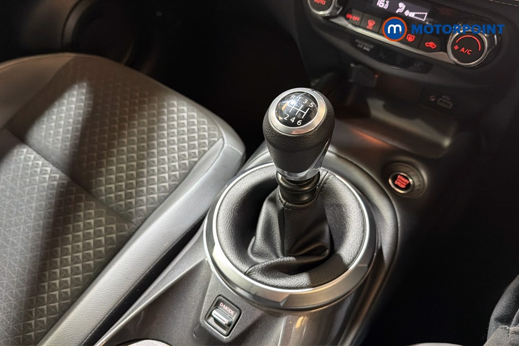 Nissan Juke N-Connecta Manual Petrol SUV - Stock Number (1638171) - 15th supplementary image