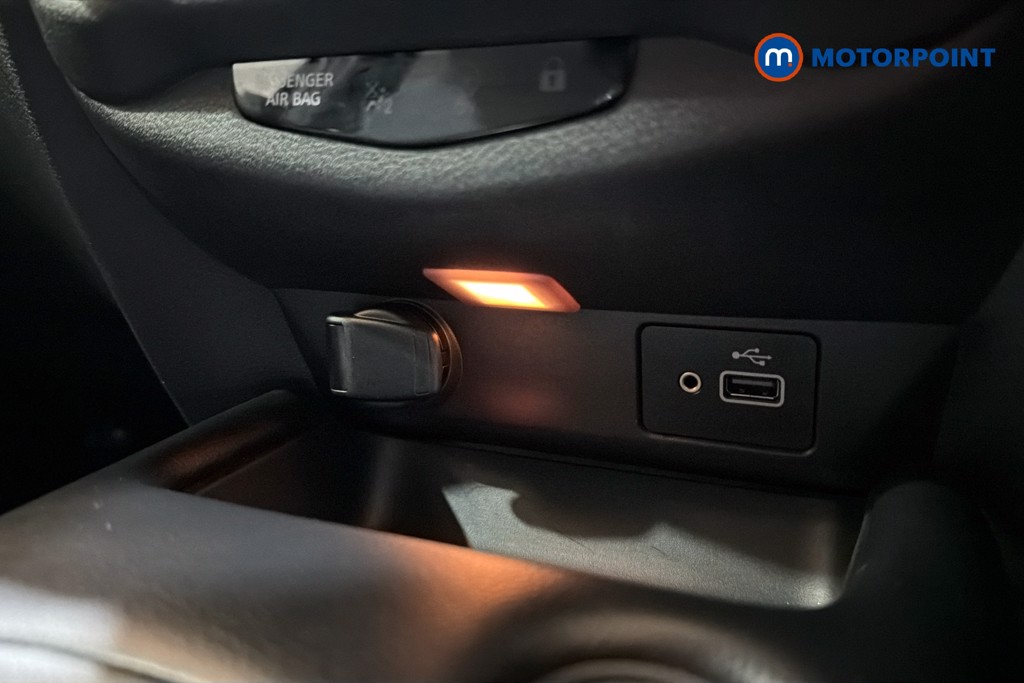 Nissan Juke N-Connecta Manual Petrol SUV - Stock Number (1638171) - 17th supplementary image