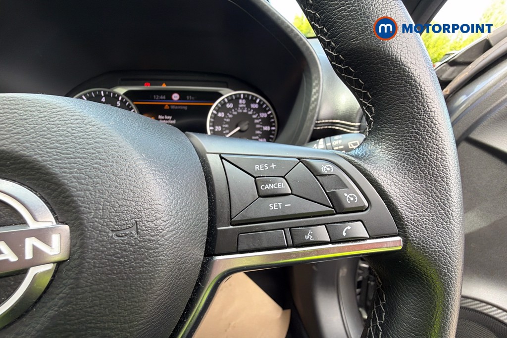 Nissan Juke N-Connecta Manual Petrol SUV - Stock Number (1638174) - 4th supplementary image