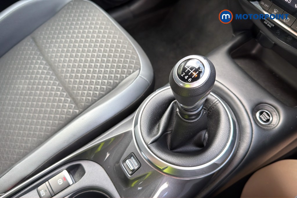 Nissan Juke N-Connecta Manual Petrol SUV - Stock Number (1638174) - 15th supplementary image