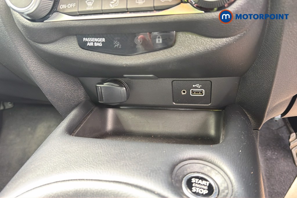 Nissan Juke N-Connecta Manual Petrol SUV - Stock Number (1638174) - 17th supplementary image