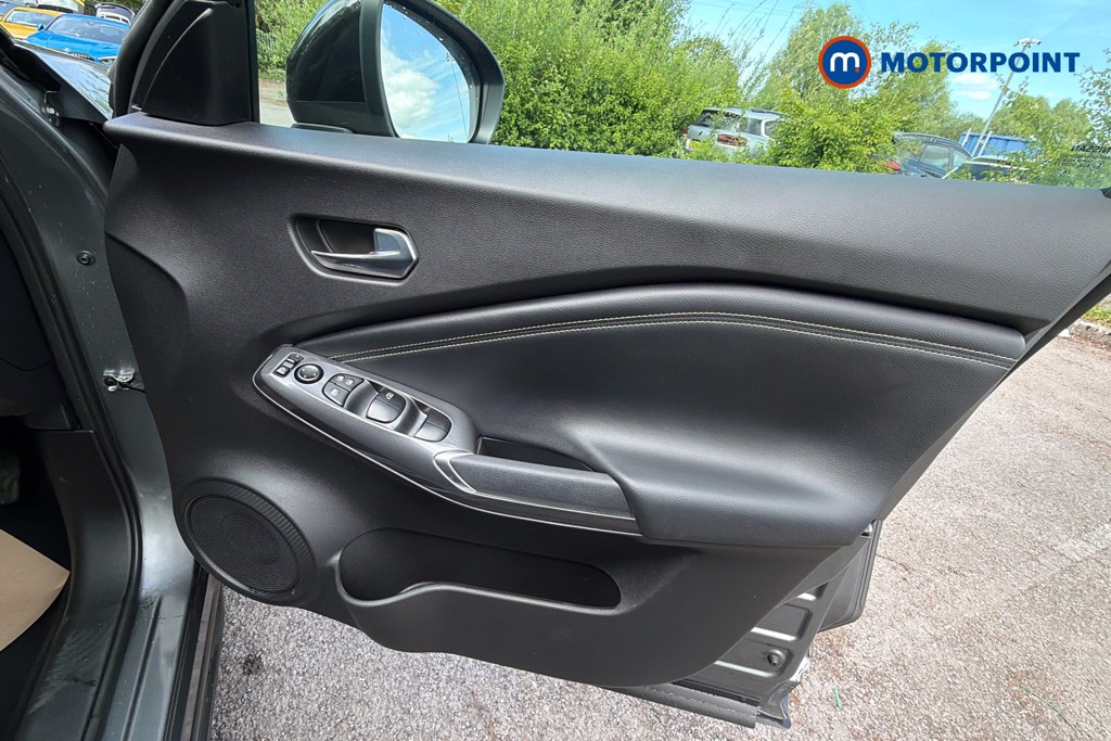 Nissan Juke N-Connecta Manual Petrol SUV - Stock Number (1638174) - 21st supplementary image