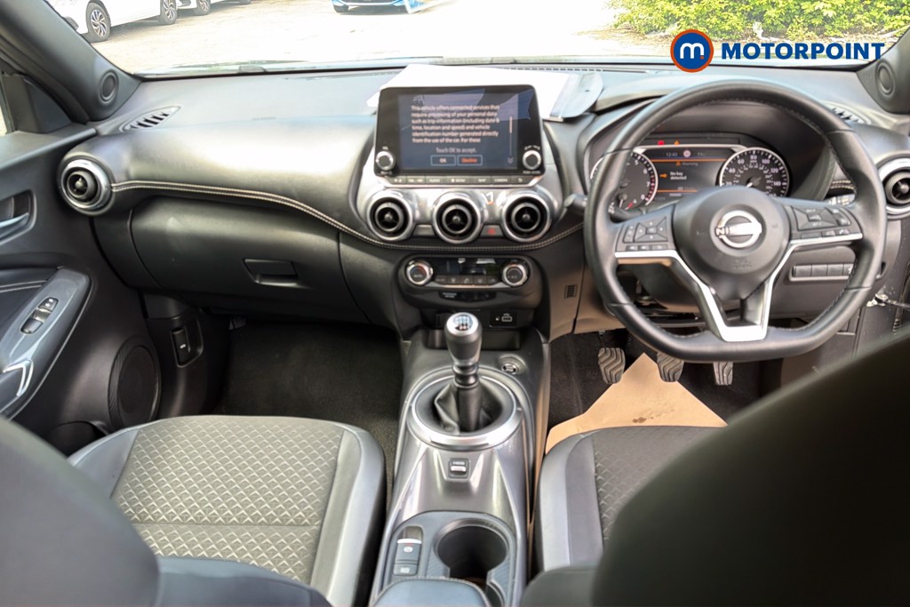 Nissan Juke N-Connecta Manual Petrol SUV - Stock Number (1638174) - 1st supplementary image
