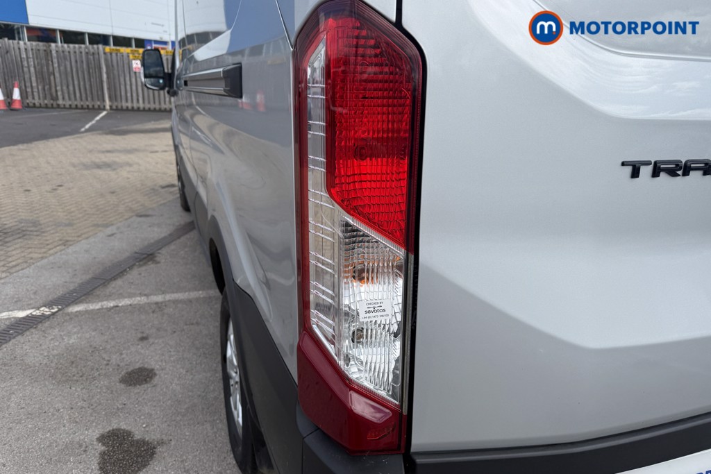 Ford Transit Limited Automatic Diesel Medium Roof Van - Stock Number (1639925) - 5th supplementary image