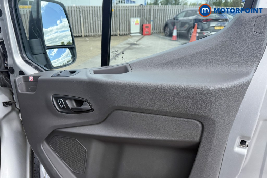 Ford Transit Limited Automatic Diesel Medium Roof Van - Stock Number (1639925) - 8th supplementary image