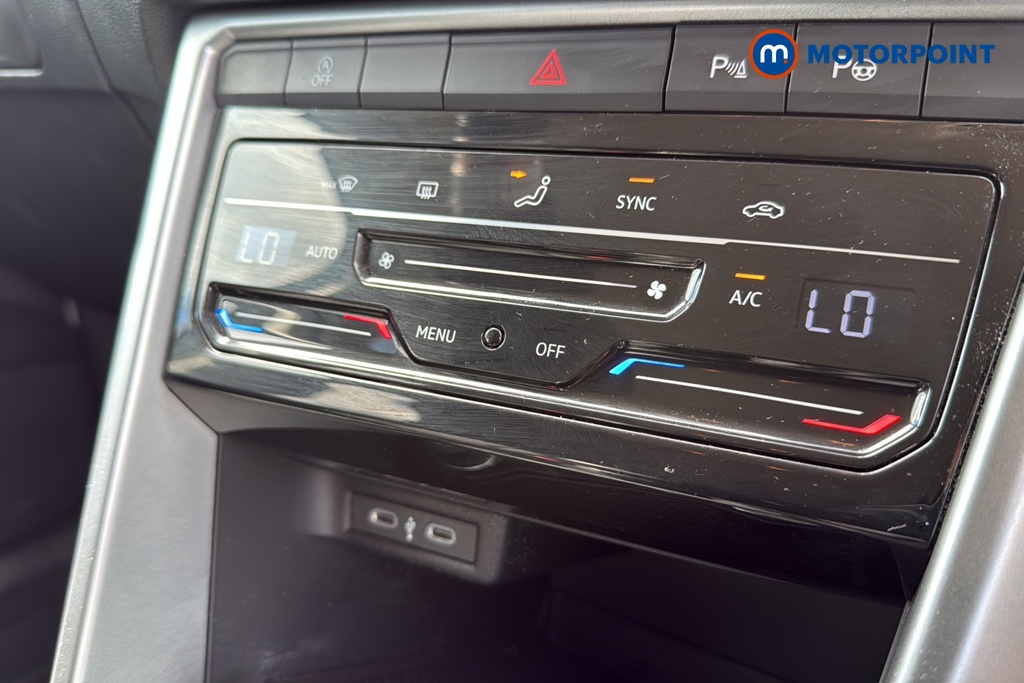 Volkswagen T-Roc Match Manual Petrol SUV - Stock Number (1640011) - 12th supplementary image