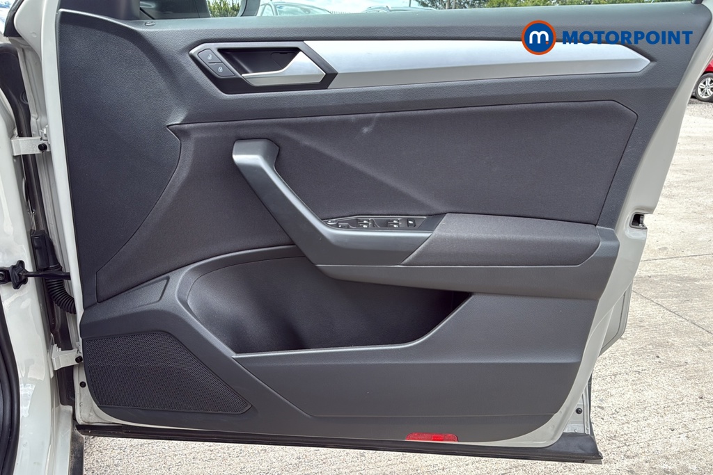 Volkswagen T-Roc Match Manual Petrol SUV - Stock Number (1640011) - 18th supplementary image
