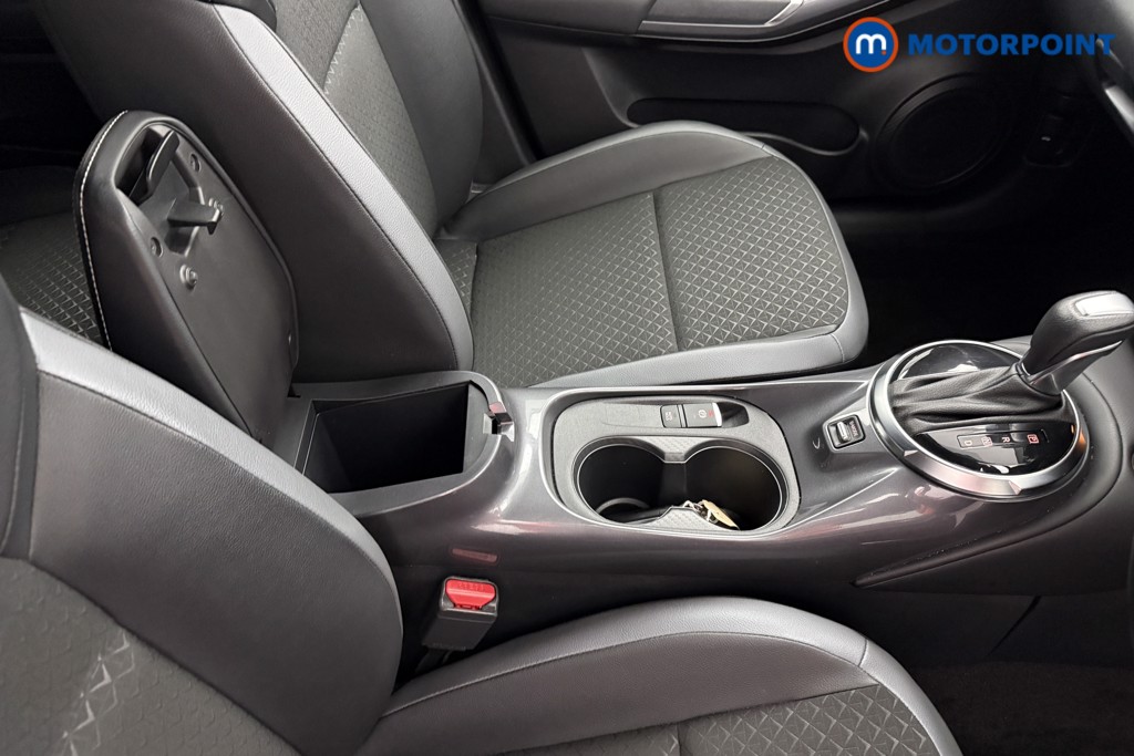 Nissan Juke N-Connecta Automatic Petrol SUV - Stock Number (1629060) - 11th supplementary image