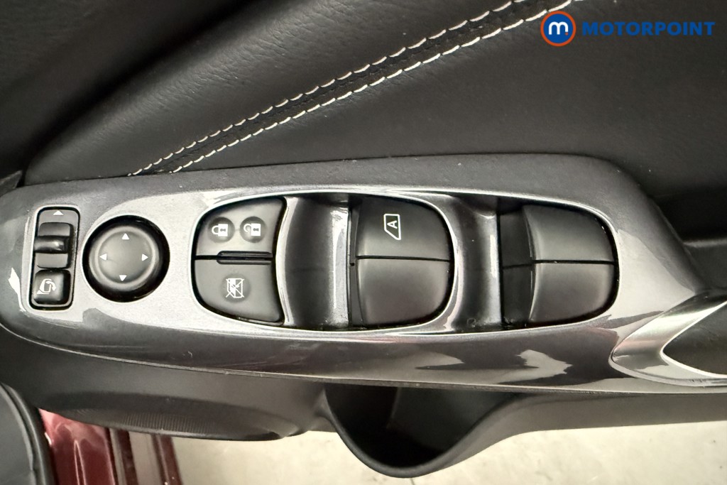 Nissan Juke N-Connecta Automatic Petrol SUV - Stock Number (1629060) - 15th supplementary image