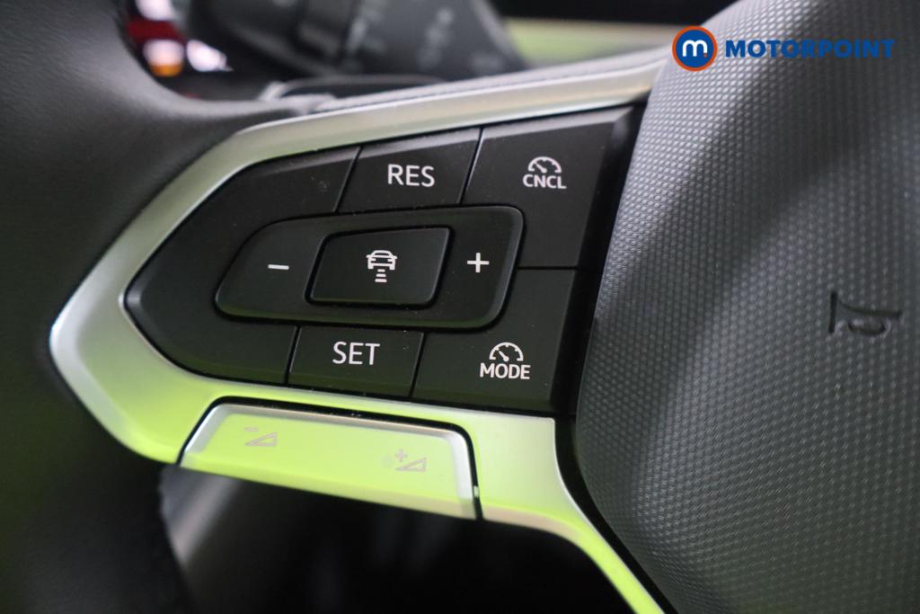 Volkswagen Passat Life Automatic Petrol Plug-In Hybrid Estate - Stock Number (1632897) - 12th supplementary image