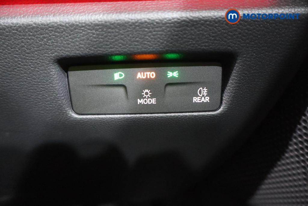 Volkswagen Passat Life Automatic Petrol Plug-In Hybrid Estate - Stock Number (1632897) - 15th supplementary image