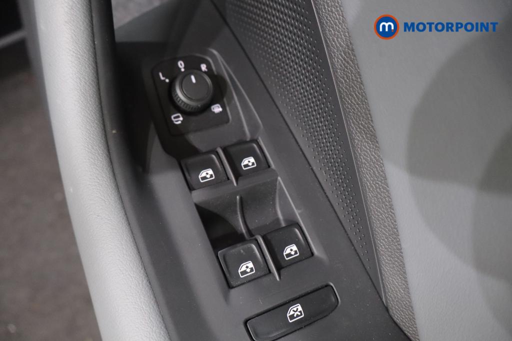Volkswagen Passat Life Automatic Petrol Plug-In Hybrid Estate - Stock Number (1632897) - 17th supplementary image