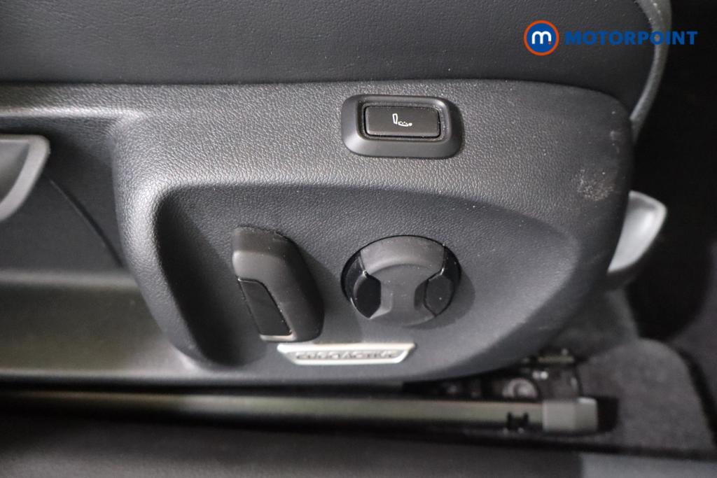 Volkswagen Passat Life Automatic Petrol Plug-In Hybrid Estate - Stock Number (1632897) - 18th supplementary image