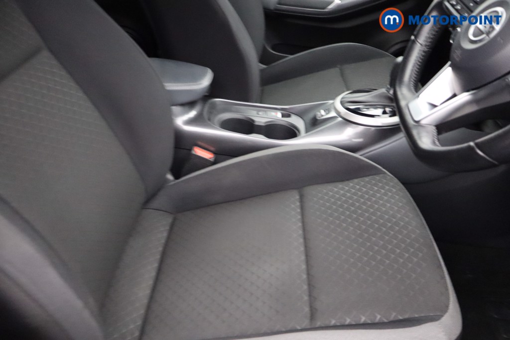 Nissan Juke N-Connecta Automatic Petrol SUV - Stock Number (1634004) - 13th supplementary image