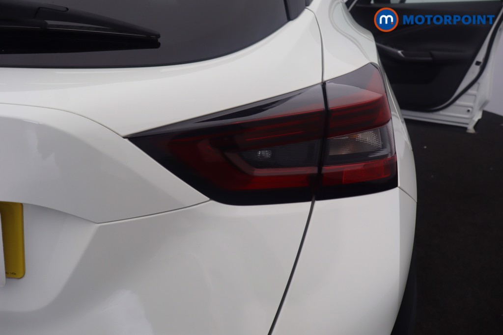 Nissan Juke N-Connecta Automatic Petrol-Electric Hybrid SUV - Stock Number (1634793) - 39th supplementary image