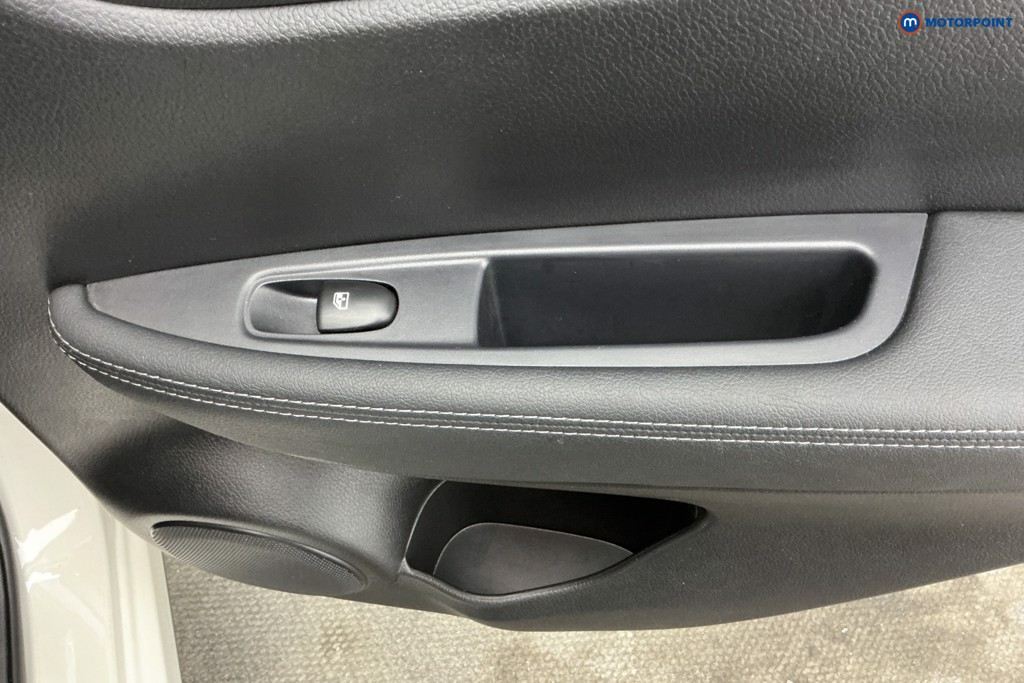 Nissan Qashqai N-Motion Automatic Petrol SUV - Stock Number (1636184) - 32nd supplementary image
